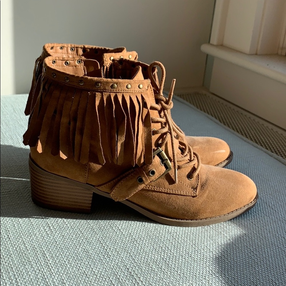 Boots - Picture 4 of 4